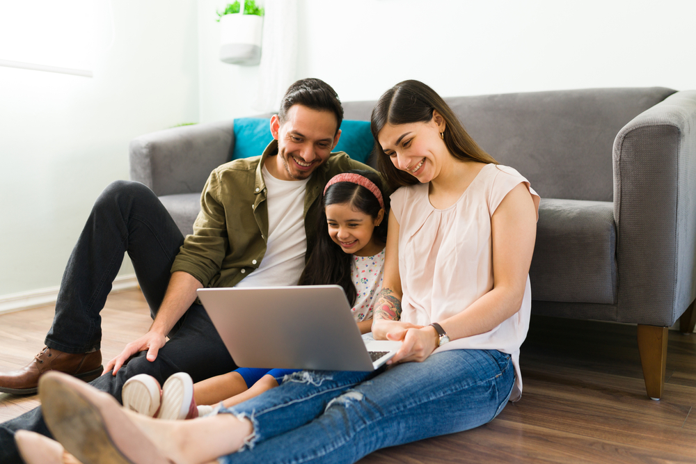 internet-in-tehachapi-family on computer